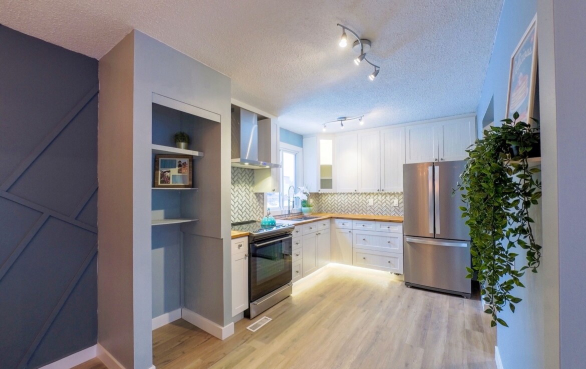 18221 84 AV NW Edmonton